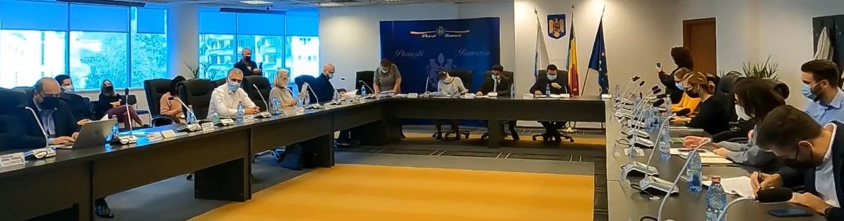 Fotografie cu sala de sedinte ale Consiliului local